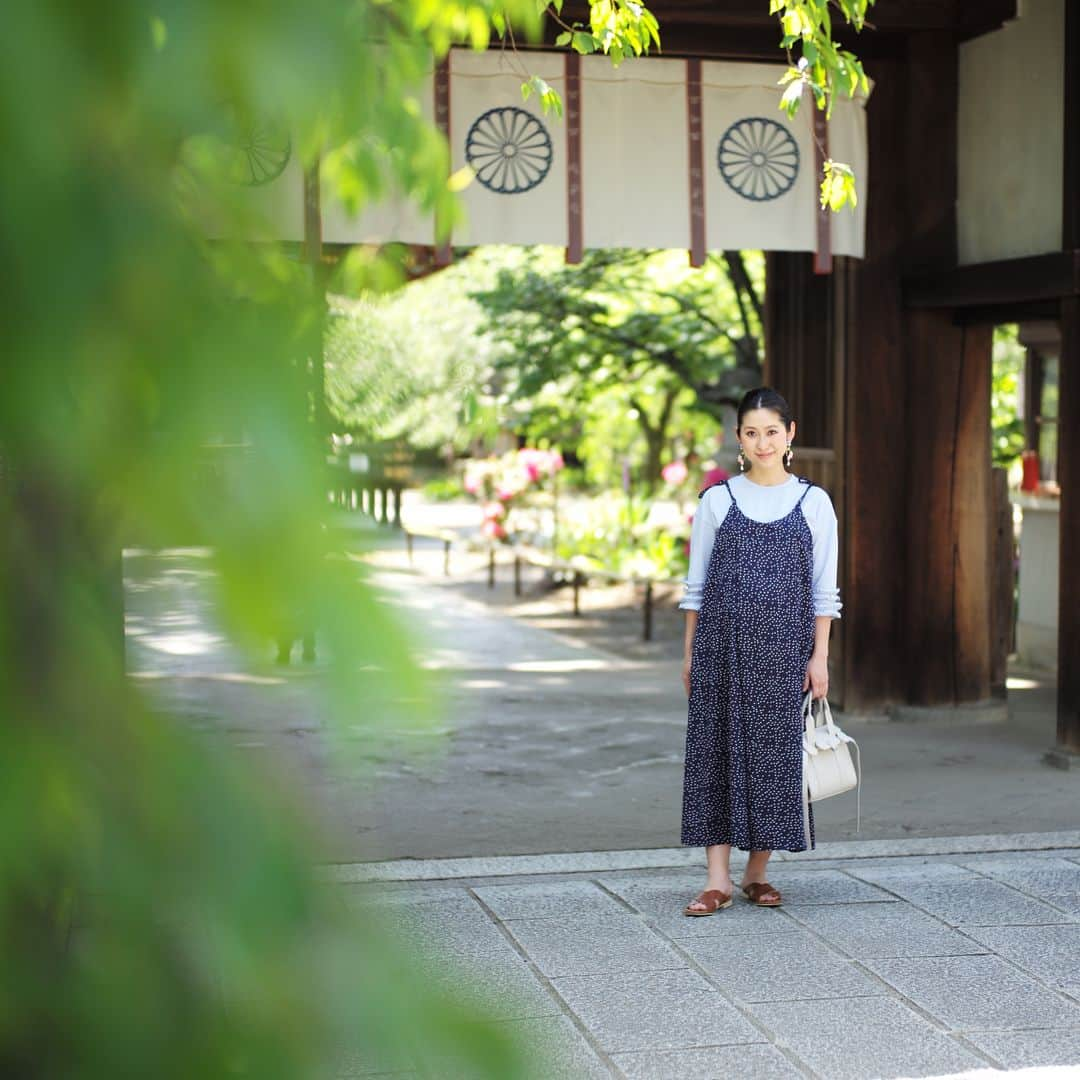 木本泉さんのインスタグラム写真 - (木本泉Instagram)「- 新緑が綺麗なこの季節☘️・ 平野神社へ・ 樹齢400年の大木🌲・ パワーをいただきました🙏・ ・ #平野神社#京都#京都神社」5月16日 17時56分 - izumikimoto