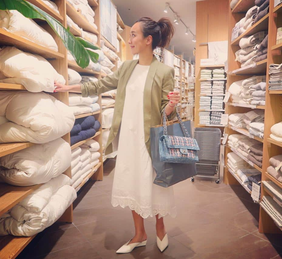 村上沙織さんのインスタグラム写真 - (村上沙織Instagram)「この日のコーディネートのジャケットは#zara 靴もzaraだった！👡♥️ しかもzaraでお買い物までしてた！ ・ ワンピースはもちろん👗rosymonsterです♥️♥️♥️ #rosymonster #daily_rosy_dress #ootd#mamacoordinate」5月16日 20時24分 - rosysaorimonster