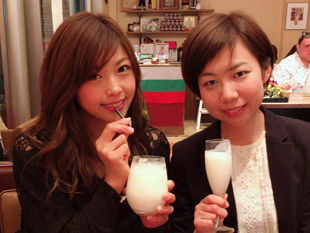 あおい夏海さんのインスタグラム写真 - (あおい夏海Instagram)「こんばんは！！ 江戸時代から続く老舗味噌屋の娘兼、みそソムリエのなつみんです😎✌️ 先日、味噌の魅力を伝えるために活動しています！ 味噌活動、略して「味噌カツ」で【ミソガール】のみんなとブルガリア料理を食べに行きました！ このTOROYAMさんではとにかくヨーグルト三昧！！ 発酵食品LOVE💕 乾杯ドリンクもヨーグルト✨ 本場のブルガリアヨーグルトは格別でした✨ ミソガールから一言。 味噌汁毎日飲んで、健康になりましょう✨ ミソガールの今後の活動もよろしくお願いします☺️🌼 最後の写真はミソガール衣装です☺️🤪💕 #ミソガール #味噌 #みそソムリエ #発酵食品 #ヨーグルト #ブルガリア #美容 #美肌 #みそ #味噌活 #健康 #発酵食 #発酵 #健康的」5月16日 20時45分 - natsumi.aoi