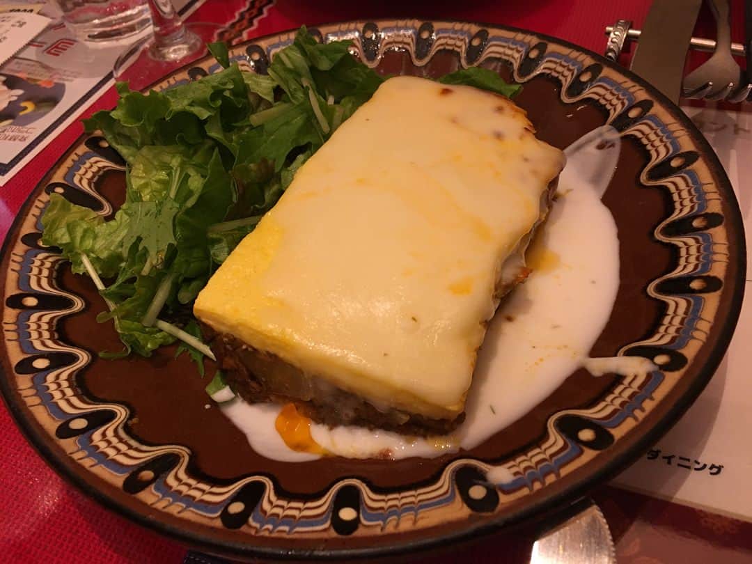 あおい夏海さんのインスタグラム写真 - (あおい夏海Instagram)「こんばんは！！ 江戸時代から続く老舗味噌屋の娘兼、みそソムリエのなつみんです😎✌️ 先日、味噌の魅力を伝えるために活動しています！ 味噌活動、略して「味噌カツ」で【ミソガール】のみんなとブルガリア料理を食べに行きました！ このTOROYAMさんではとにかくヨーグルト三昧！！ 発酵食品LOVE💕 乾杯ドリンクもヨーグルト✨ 本場のブルガリアヨーグルトは格別でした✨ ミソガールから一言。 味噌汁毎日飲んで、健康になりましょう✨ ミソガールの今後の活動もよろしくお願いします☺️🌼 最後の写真はミソガール衣装です☺️🤪💕 #ミソガール #味噌 #みそソムリエ #発酵食品 #ヨーグルト #ブルガリア #美容 #美肌 #みそ #味噌活 #健康 #発酵食 #発酵 #健康的」5月16日 20時45分 - natsumi.aoi
