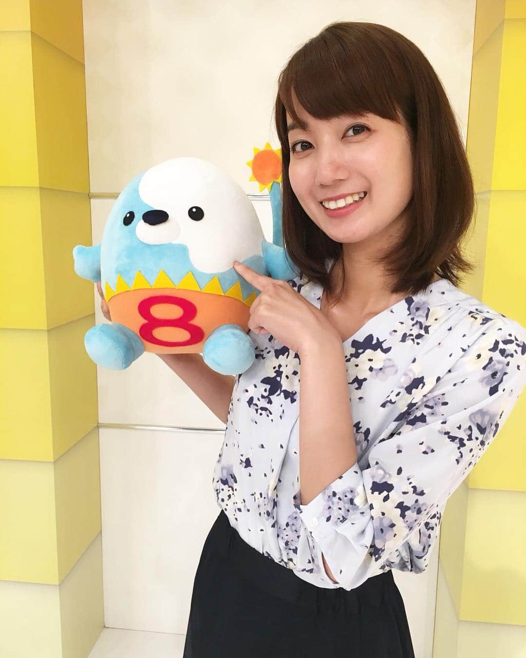 のインスタグラム：「今日のお天気コーナーには、小さなてんタマくんも出演しました。 #ももち浜s特報ライブ  #てんタマくん  #お子さんに大人気 #ももち浜s特報ライブをご覧の皆さま #てんタマくんに会いに来てくださいね #平日17時台にTNC1階の広場にいることが多いです  衣装は#powdersugar」