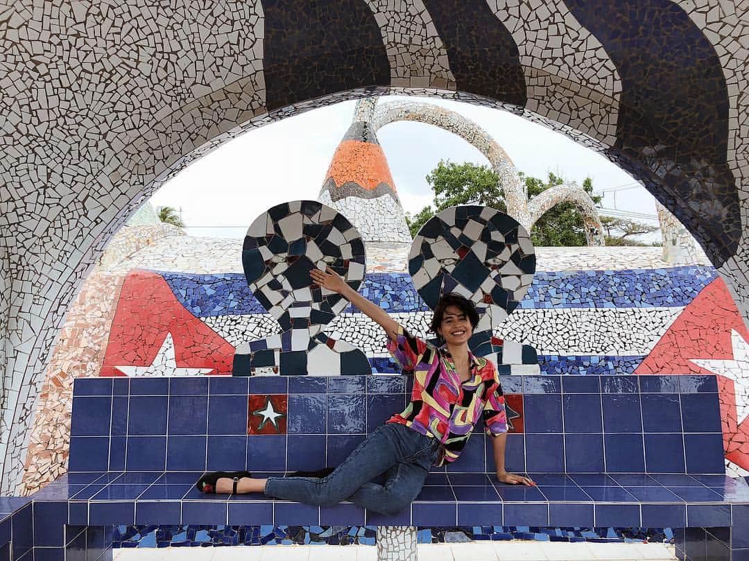 大屋夏南さんのインスタグラム写真 - (大屋夏南Instagram)「She is happy💙 #havana #cuba  ホセフスターのモザイクアートの街 可愛かった😍」5月16日 21時57分 - __kana_oya__