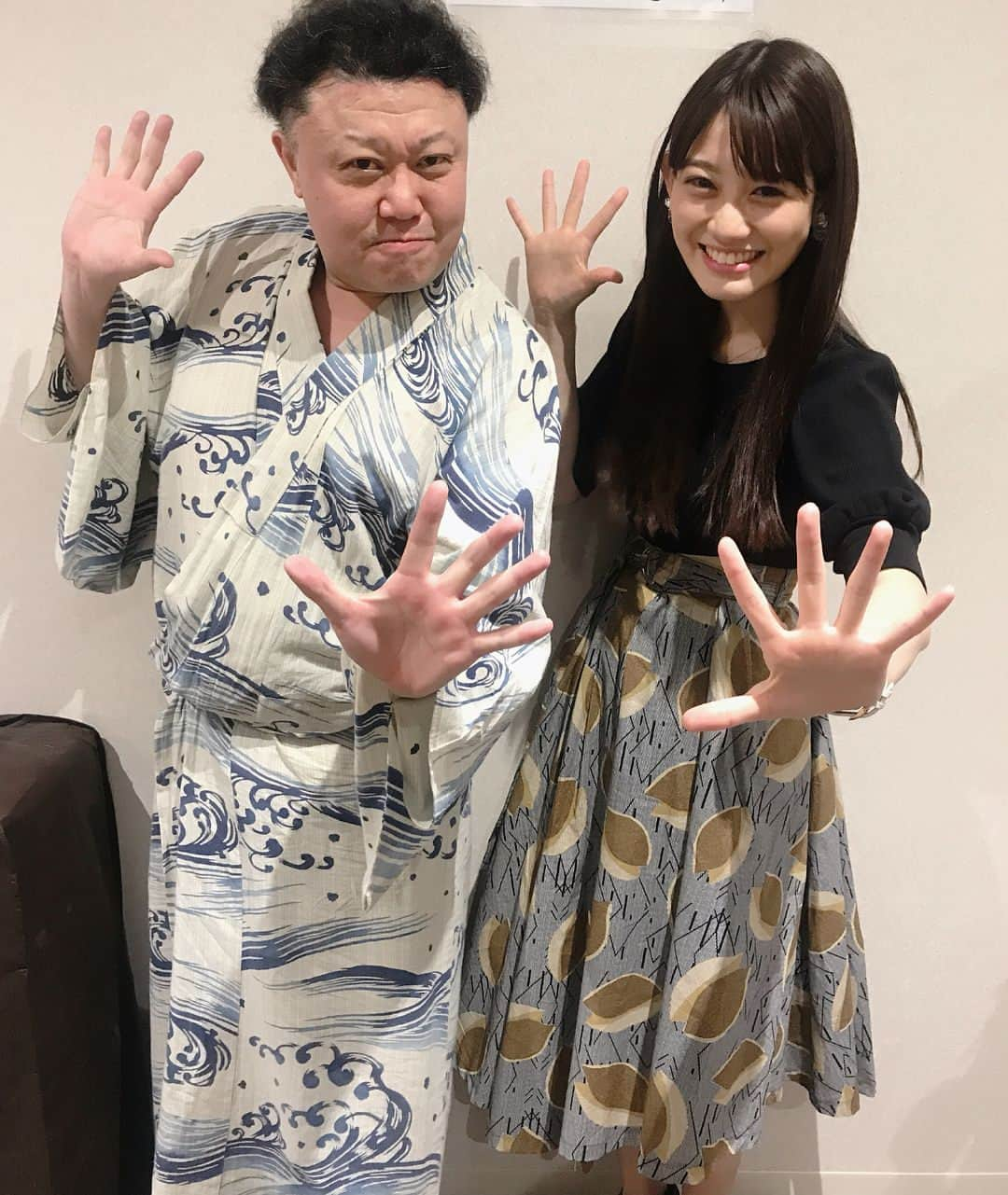 秋本帆華さんのインスタグラム写真 - (秋本帆華Instagram)「. 日本に生まれてよかったぁ〜〜〜🤣 #スーパー歌舞伎II #ワンピース歌舞伎 #市川猿弥 さん #歌舞伎 #ワンピース #御園座 【#マリーの知っとこ!ジャポン/歌舞伎】で共演した市川猿弥さんに誘っていただき生まれて初めて歌舞伎を観覧しました！🇯🇵 猿弥さんはジンベエ・黒ひげ役で出演されてるんですけど、もうね、世界観が凄いの😳 歌舞伎要素満載なのにワンピースの世界観を忠実に再現してるの！！！和風なキャラデザが斬新でそれがまた良いんです👘 最初から最後まで感動しっぱなし。 一生忘れられない体験をしてしまった。。。 私の語彙力では上手く伝えられないのがもどかしい！今まで歌舞伎の世界を知らなかったことが勿体無いと思うほど。とにかくみんなに観てもらいたいです！ 漫画(ワンピース)も歌舞伎も、日本の文化ってやっぱり最高だ！！！」5月16日 22時50分 - honoka_akimoto_official