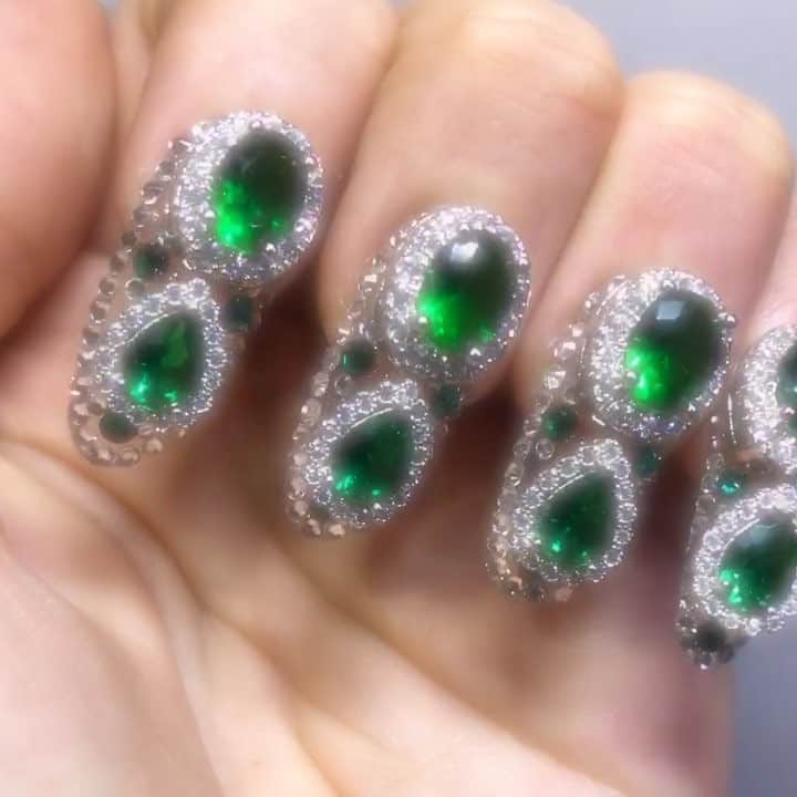 Eichi Matsunagaのインスタグラム：「Nails for @violetchachki Music Video “A Lot More Me”」