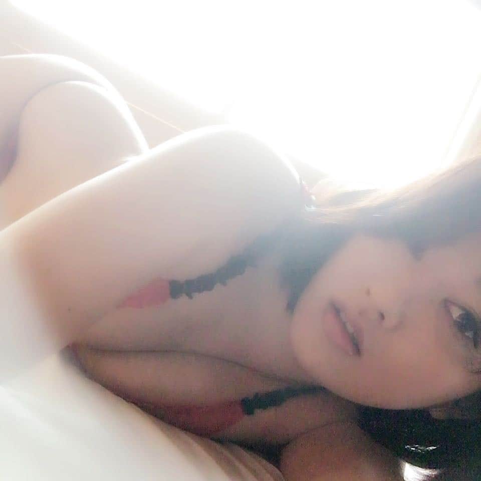 のインスタグラム：「おやすみなさい。 なんて今時はなんてキャプションを付ければ良いのかわからない #グラビア ？」