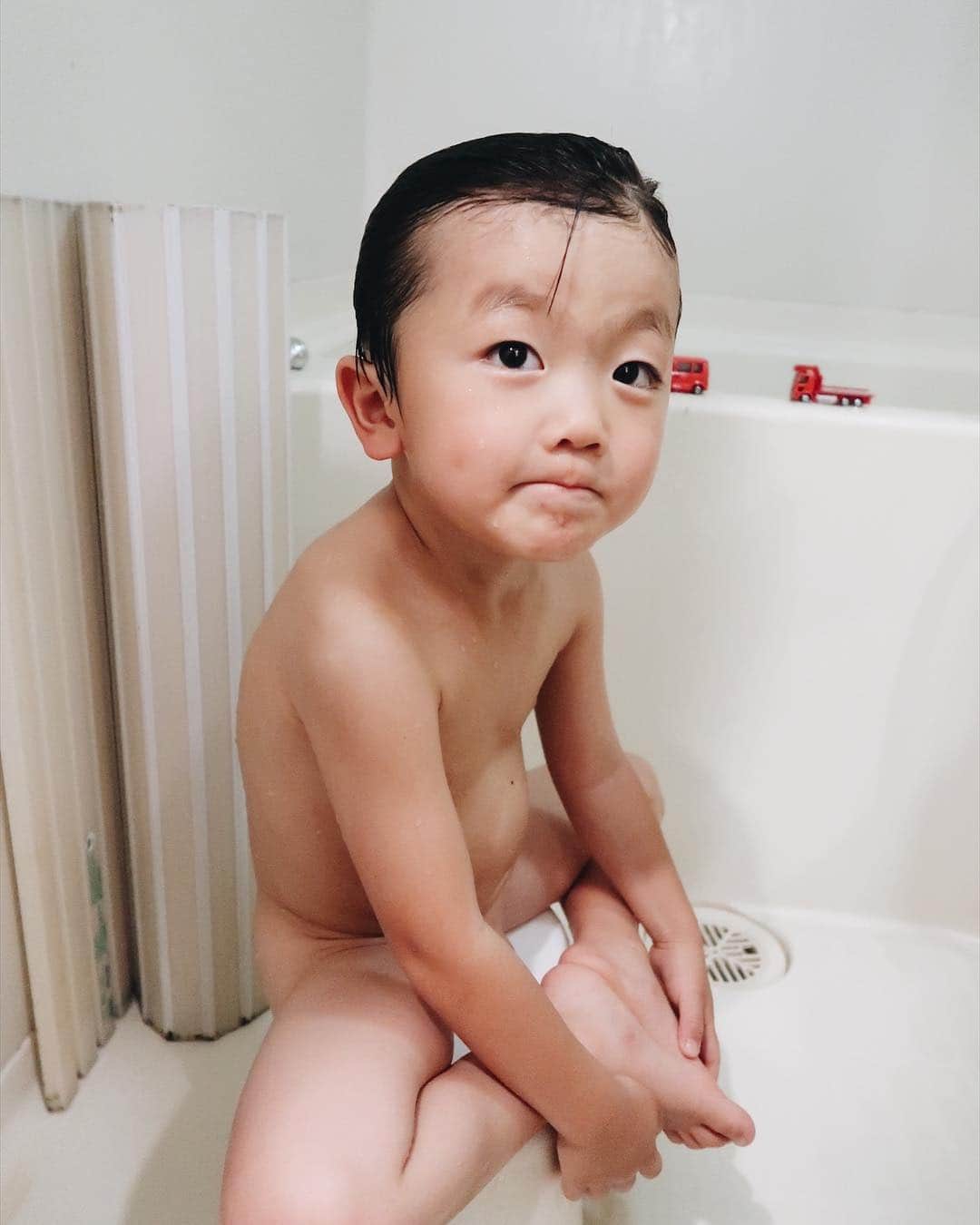 花盛友里のインスタグラム：「どうしたネェちゃん、悲しい顔してー。 おっちゃんに相談してみな？ . とのこと。」