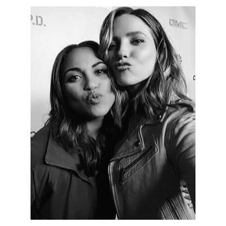 ソフィア・ブッシュさんのインスタグラム写真 - (ソフィア・ブッシュInstagram)「#wcw 👯‍♀️ #monicaraymund」5月17日 10時31分 - sophiabush