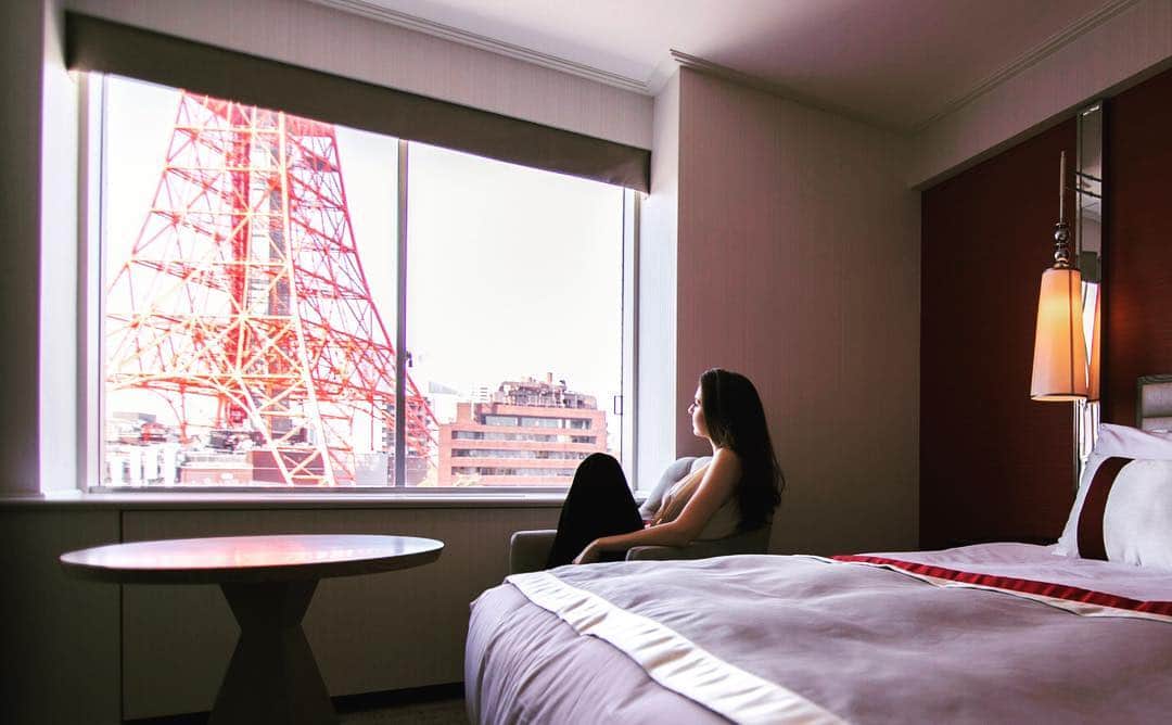 東京プリンスホテルさんのインスタグラム写真 - (東京プリンスホテルInstagram)「客室から見える鮮やかな色の東京タワーが、元気をくれます。 . The vibrantly colored Tokyo Tower visible from the guest room will cheer you up. . #東京プリンスホテル　#プリンスホテル　#ホテルステイ #東京タワー　#ホテルからの眺め #インターナショナルオレンジ 　#tokkyoprincehotel #theprinceparktowertokyo #princehotel  #hotelstay #tokyotower #hotelview #internationalorenge」5月17日 11時46分 - tokyoprincehotel