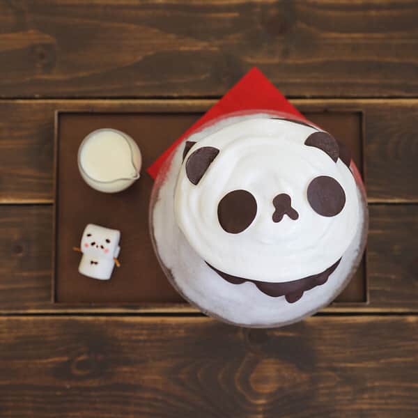 アトレ上野（atre ueno）さんのインスタグラム写真 - (アトレ上野（atre ueno）Instagram)「今日のおやつは楽しみにしていたサカノウエカフェのパンダのかき氷😍 ほっぺたが落ちちゃいそうだよ〜❤️ 季節によって味が変わるから次の味もたのしみだな😋 ・ I have been craving for Sakanoue Cafe’s Panda Shaved Ice, and I finally get to have it today! It’s so delicious my craving’s been satisfied! The menu changes according to seasons. I’m already excited about the next flavour! ・ sakanoue咖啡館熊貓的刨是我期待己久的甜品。 好食到我的臉頰即將倒塌。 因為味道會根據季節改變，所以我也期待下一個品味。 ・ ・ ・ ・ #上野 #アトレ上野 #アトレ #atre #atreueno #パンダ #上野パンダ #上野散策 #熊猫 #東京觀光 #PANDA #🐼 #japan_of_insta #ueno #tokyotour #ぬい撮り #シャンシャン #香香 #上野観光 #サカノウエカフェ #sakanouecafe #上野カフェ #上野ランチ #パンダスイーツ #フォトジェニックスイーツ #インスタ映えフード #uenocafe #東京カフェ巡り #かき氷 #パンダかき氷」5月17日 12時27分 - atre.ueno