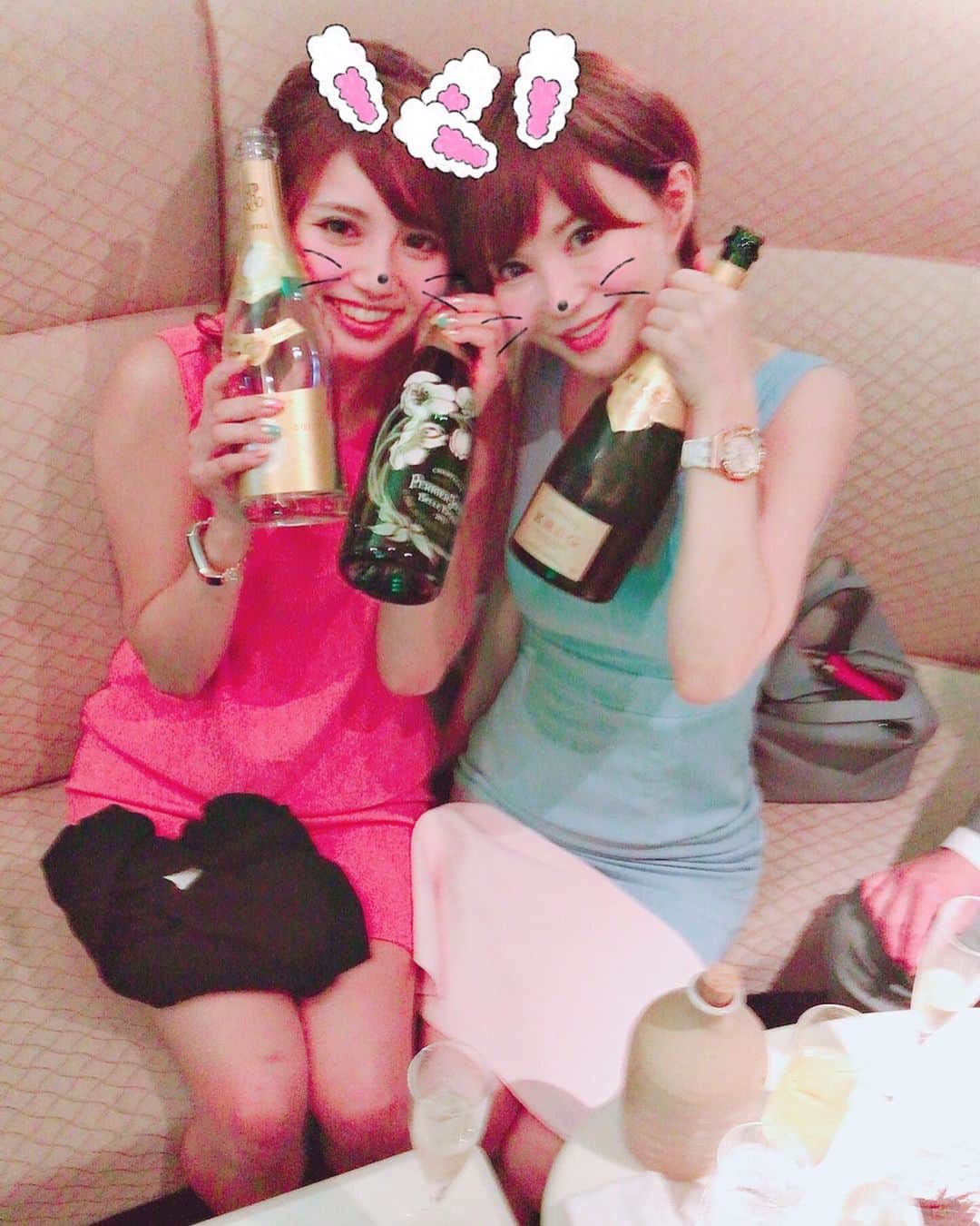 里美ゆりあのインスタグラム：「(〃▽〃)💓💓 #銀座#nana#ginza#friend#happybirthday#おめでとう#champagne#六本木#roppongi#舞人#キャバクラ#club#pretty#love」