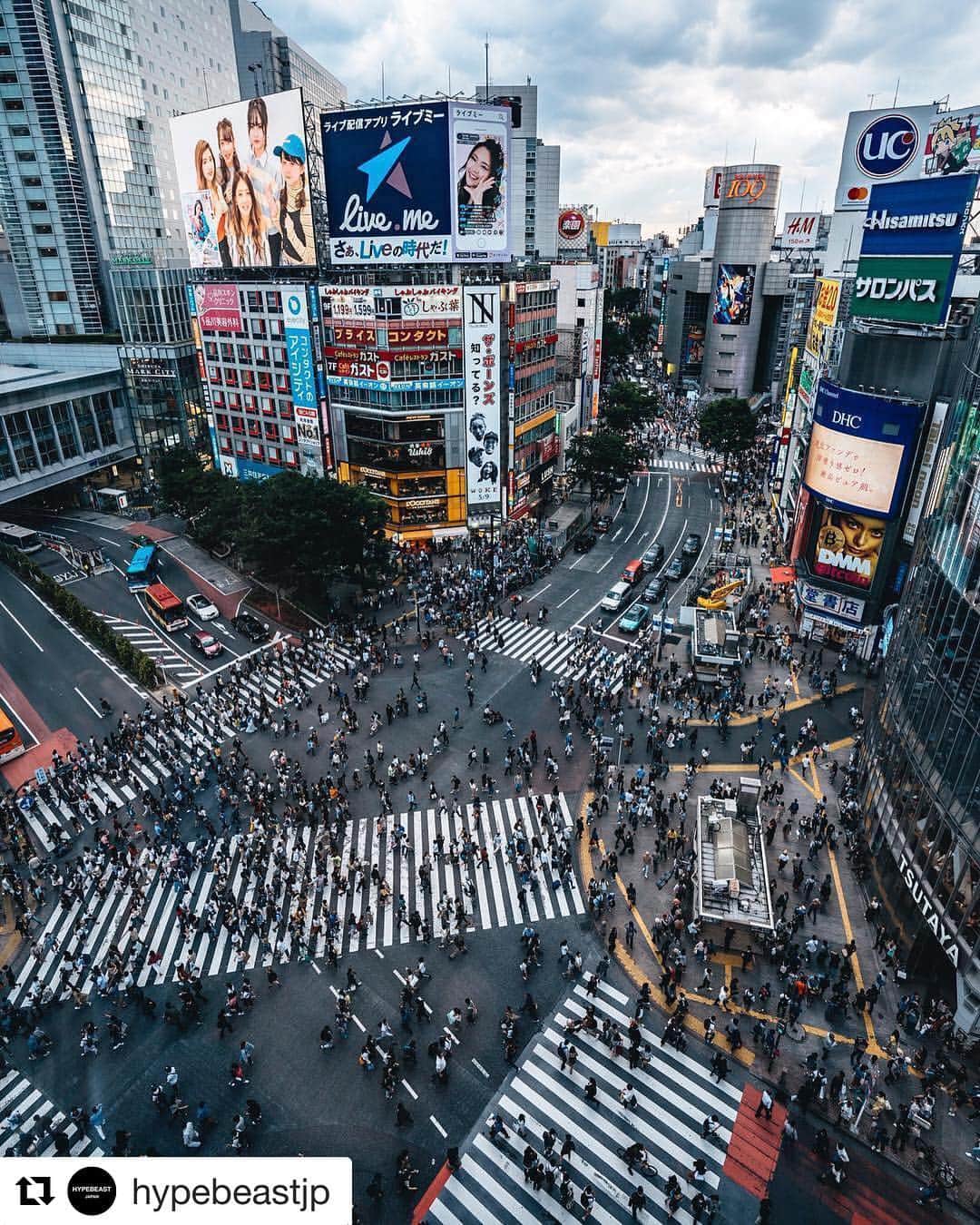 のインスタグラム：「オンラインメディア「HYPEBEAST JAPAN」さんのInstagramに何か写り込む物が...?! #ザボーンズ知ってる？ #ザボーンズ #thebonez #woke  #Repost @hypebeastjp with @repostapp ・・・ #hboutthere : Shibuya Crossing🔥 (📸 : @kohki )」
