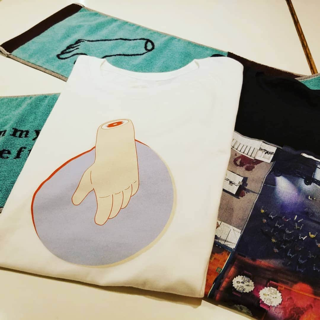 Miliのインスタグラム：「Live Concert Merch!! ② #projectmili #merch #merchandise #goods」