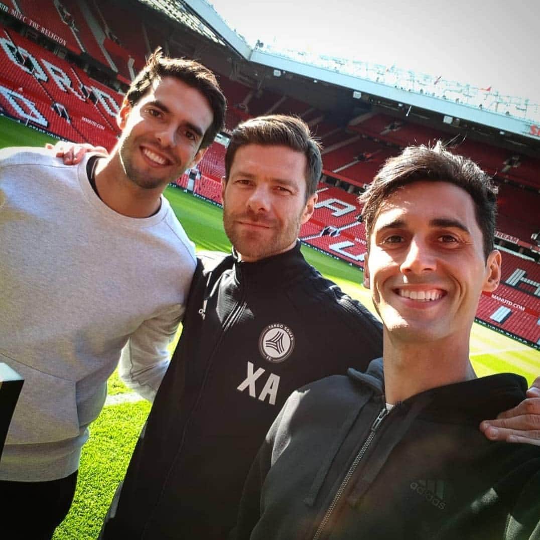 シャビ・アロンソのインスタグラム：「Good friends together again  @17arbeloa @kaka @adidas #tangosquadfc」