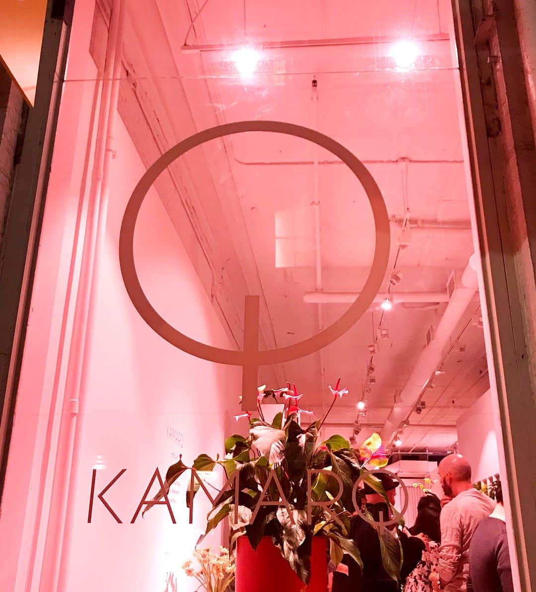 PINKYさんのインスタグラム写真 - (PINKYInstagram)「"KAMARQ 〜カマルク〜 @kamarqjp  DESIGN LAUNCH PARTY in SOHO NYC" . 「KAMARQ INAUGURAL COLLECTION BY NICOLA FORMICHETTI ＆PJ MATTAN」 のローンチパーティにご招待頂きました🥂✨ . カラフルで可愛い家具ばかり ❤️🧡💛💚💙 . とっても素敵でした😍🌈💕 ・・・ #KAMARQ」5月17日 23時03分 - shanti_pinky_shanti