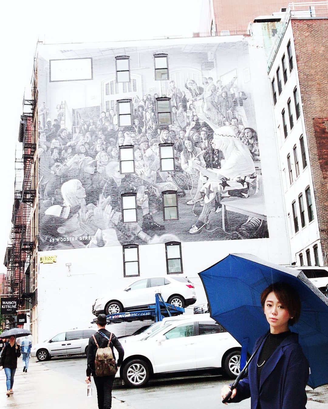 安藤成子さんのインスタグラム写真 - (安藤成子Instagram)「NYでリサーチや打ち合わせの合間でウロウロ行きたいところに行ってます👍🏻 ・ 雨の中SohoのGucci art wall見に行ったり👍🏻SohoのNikiで爆買い日本人したりwww ・ スーパー晴れ女の私なのにNYでは珍しく雨ばっかり☔️ ・ おとといくらいはこの世の終わりなんじゃないかと思うくらいのゲリラ豪雨😱 ・ さすがアメリカゲリラ豪雨のスケールも半端じゃなかった😨 ・ 地球が滅びるみたいな映画みたいな感じだったわw ・ そんなNYも好きです💜 ・ 住みたいな✨ ・ #nyc #何度来ても刺激的 #ってまだ3回目だけどw」5月18日 7時17分 - seikoando