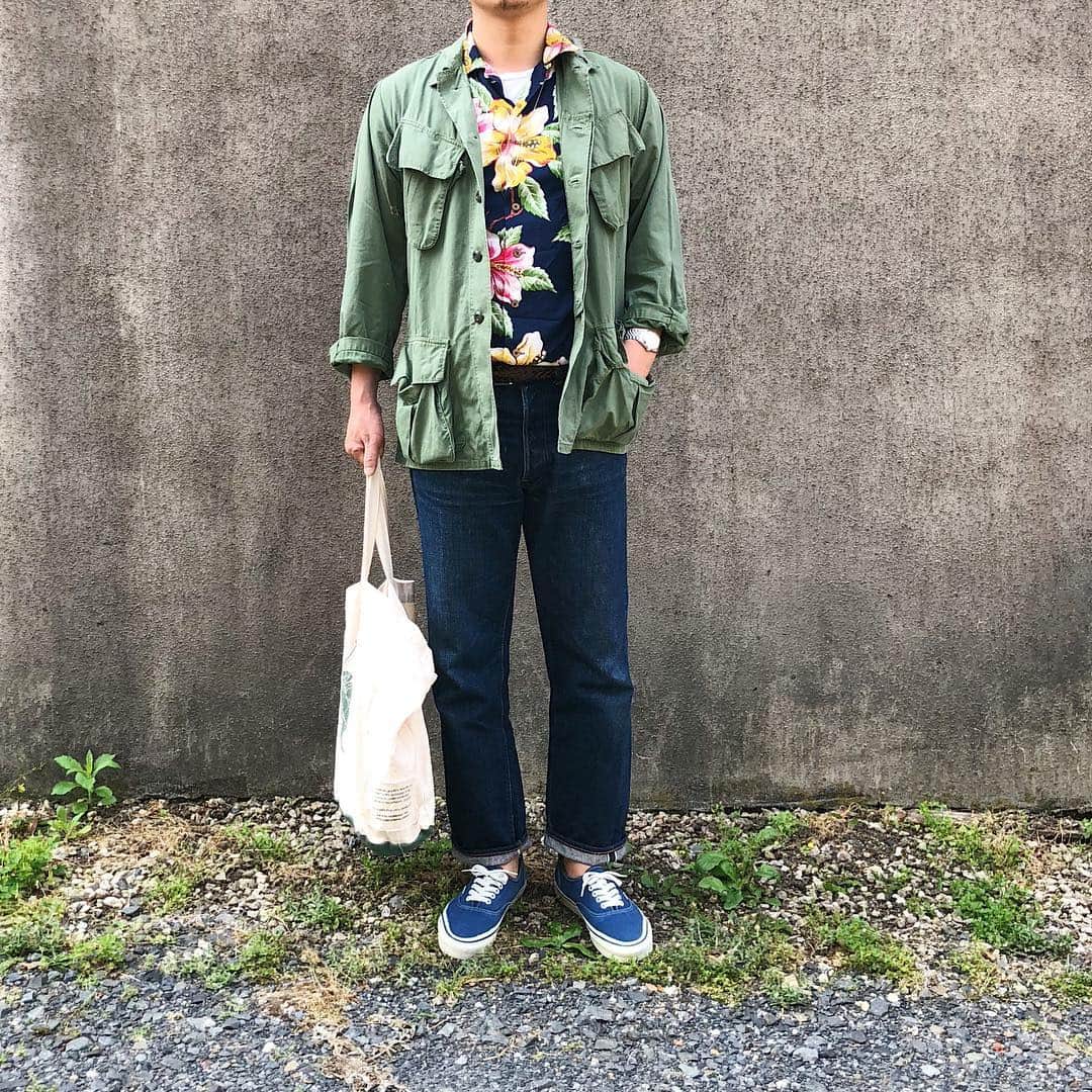 the.daily.obsessionsさんのインスタグラム写真 - (the.daily.obsessionsInstagram)「Today's Outfit. ↓ ＊60's Vintage U.S.Army Jungle Fatigue Jacket 3rd-Model ＊#PoloRalphLauren S/S Rayon Hawaiian Shirt ＊#Tiffany HardWear Ball Pendant ＊70's Vintage #ROLEX #Ref1600 #DATEJUST Sigma-Dial ＊#WhitehouseCox Cow Hide Leather Plaited Belt ＊60's Vintage #Levis #501 #BigE Type-Model ＊90's Old Polo RalphLauren Cotton Canvas Tote Bag ＊80's Vintage #Vans Authentic Made in USA」5月18日 11時24分 - the.daily.obsessions