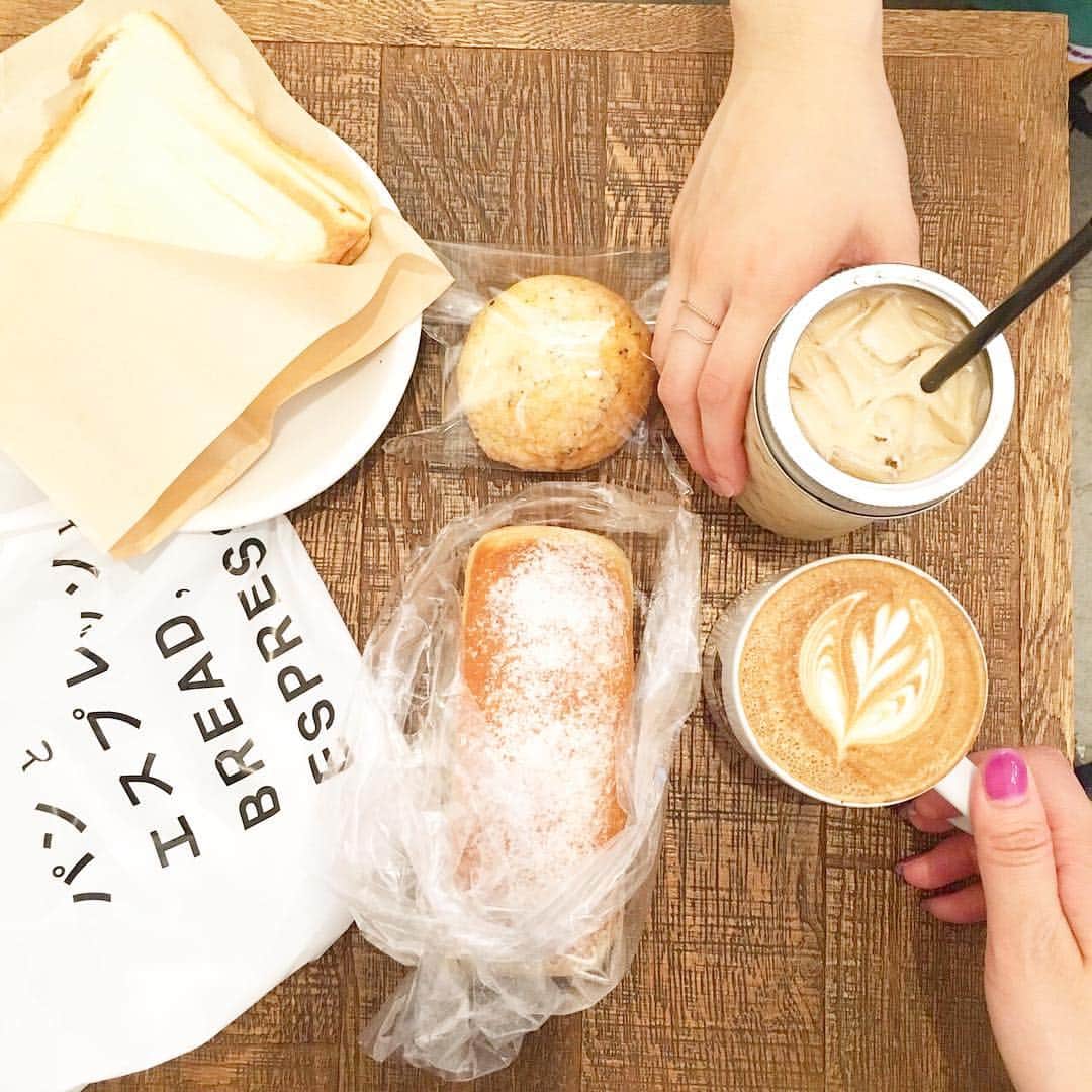 瀬沢夏美のインスタグラム：「🍞+☕️＝💙❤️💜💛 #tokyo#coffee#lattest#東京#表参道#表参道カフェ#カフェラテ#パンとエスプレッソと#morning#お仕事前の最高な時間#myfriend」