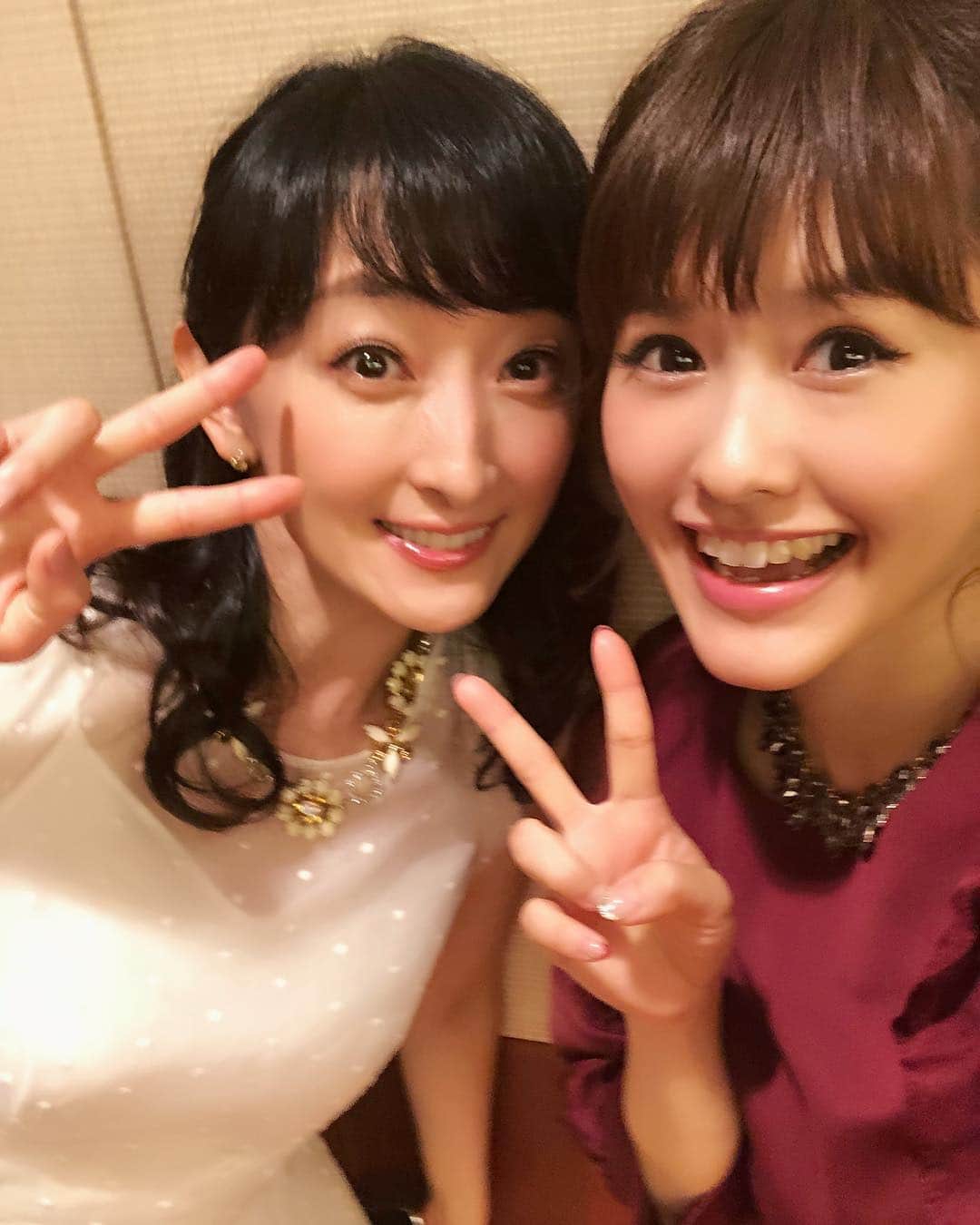 昆夏美のインスタグラム：「. 花さん、こと #花總まり さん。 お美しすぎて同じ写真に映るの 恥ずかしい。 けど載せちゃう(〃ω〃)きゃ とっても気さくで優しい、花さんです！ . #シークレットガーデン #マリーアントワネット #2作品続けて #よろしくお願いします  #🌼 #🇫🇷」