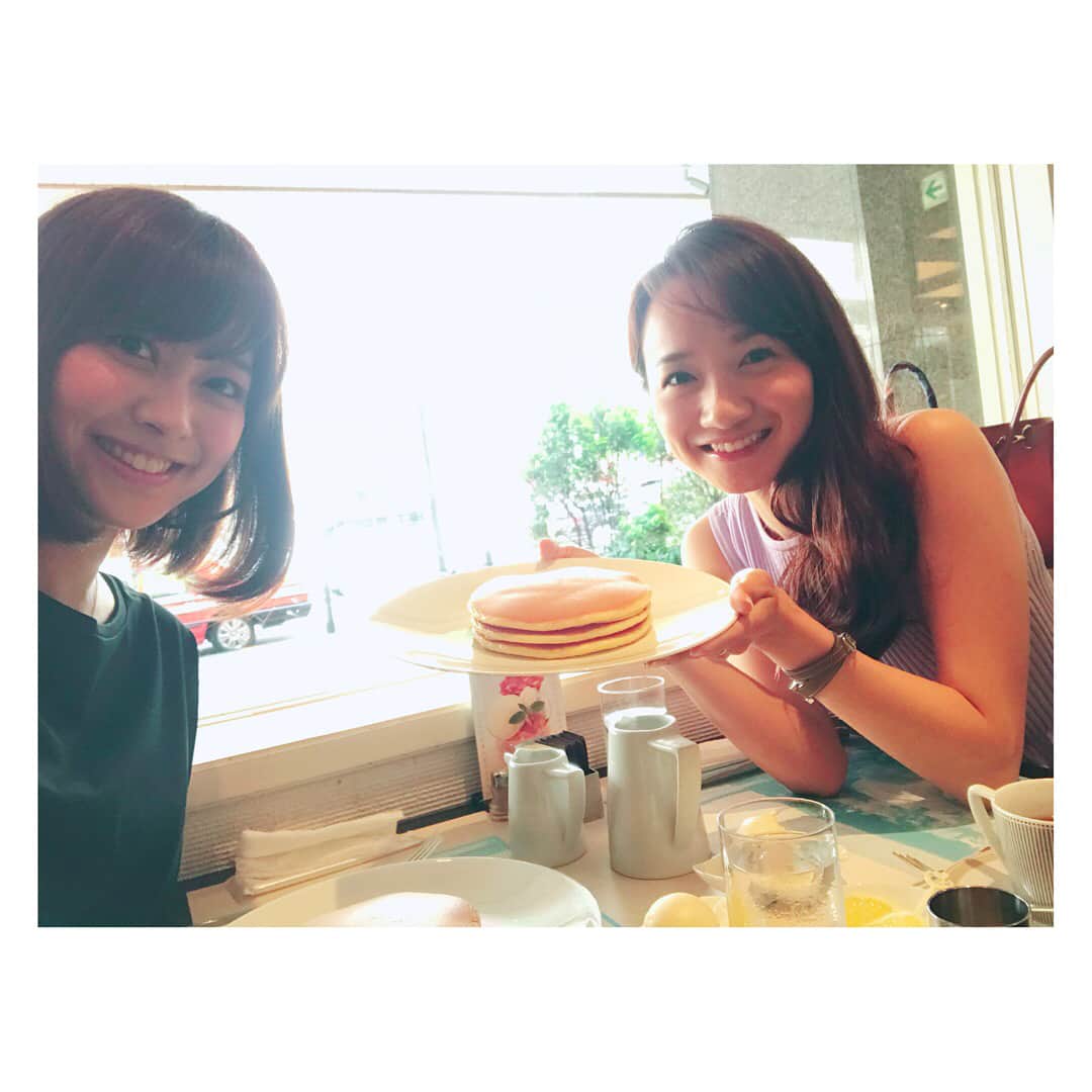 久冨慶子さんのインスタグラム写真 - (久冨慶子Instagram)「こんばんは🌙 今日は収録の1日でした✨✨ 先日松原江里佳ちゃんとパンケーキを食べに行きました🥞 ちょこちょこ会っているのですが久しぶりにゆっくり話せて嬉しかった〜😆 パンケーキはスタンダードなホットケーキでとっても美味しかったです😋 ＊ ＊ #松原江里佳 #久冨慶子 #アナウンサー #ランチ #パンケーキ #ホットケーキ #逆光 #🥞 #😋」5月18日 23時03分 - keiko0hisatomi