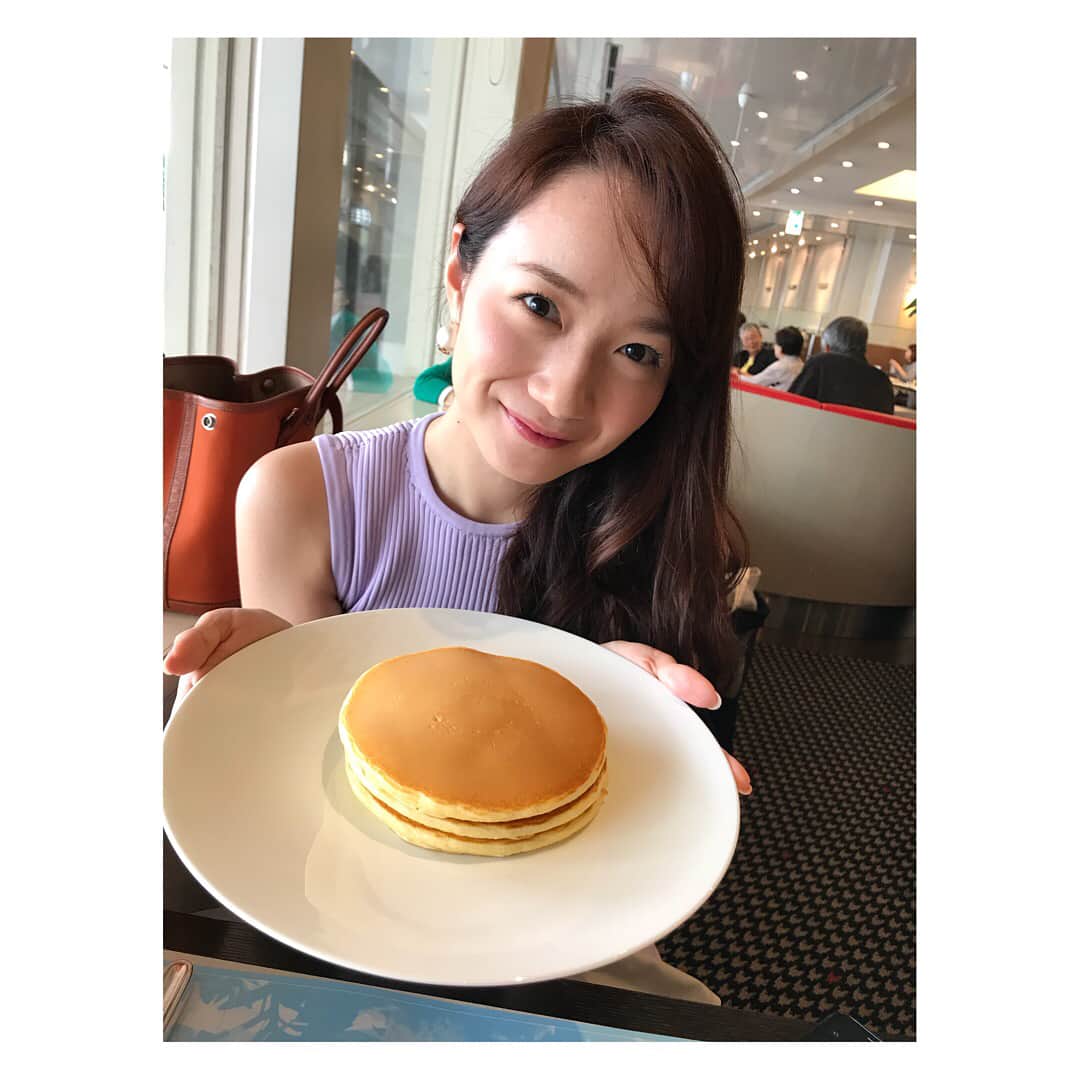 久冨慶子さんのインスタグラム写真 - (久冨慶子Instagram)「こんばんは🌙 今日は収録の1日でした✨✨ 先日松原江里佳ちゃんとパンケーキを食べに行きました🥞 ちょこちょこ会っているのですが久しぶりにゆっくり話せて嬉しかった〜😆 パンケーキはスタンダードなホットケーキでとっても美味しかったです😋 ＊ ＊ #松原江里佳 #久冨慶子 #アナウンサー #ランチ #パンケーキ #ホットケーキ #逆光 #🥞 #😋」5月18日 23時03分 - keiko0hisatomi
