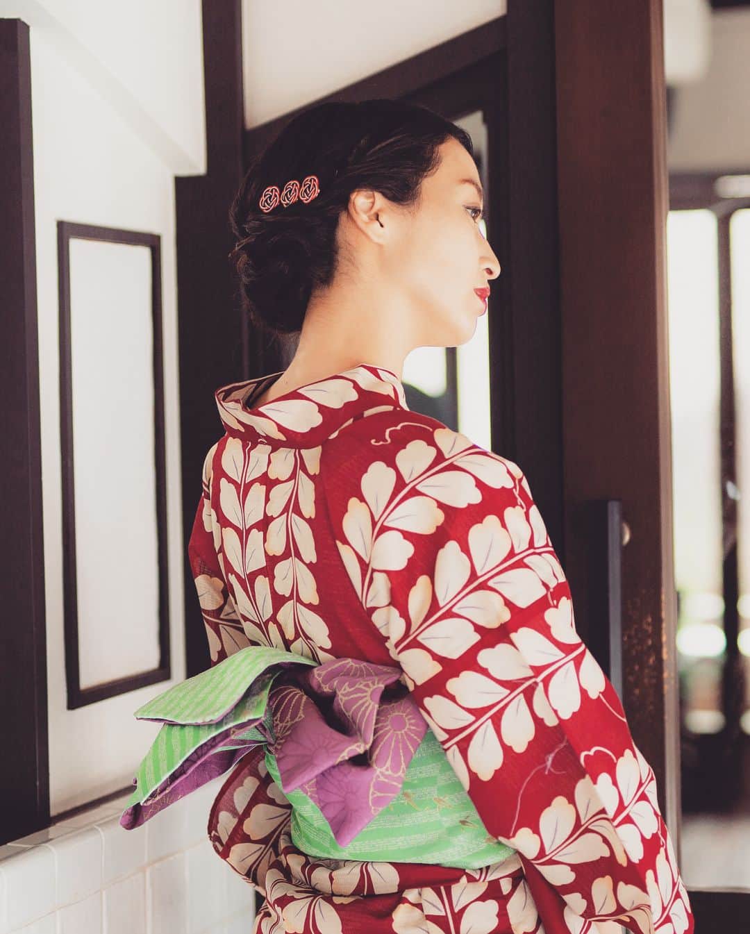 上野なつひさんのインスタグラム写真 - (上野なつひInstagram)「タイムスリップ💋 浴衣の季節ね！ 弾丸京都旅へ 背筋も伸びるしいつもにない品と女性らしさを意識する！ にしても可愛い浴衣に出会えた… #kimono  #kimonomachi  #kyoto  #京都  #夢館  #京都きもの町  #着物レンタル #着物 #浴衣 新作よ！ #大正ロマン #竹久夢二 意識🌸大好き @kyoto_kimonomachi」5月18日 14時33分 - natsuhi