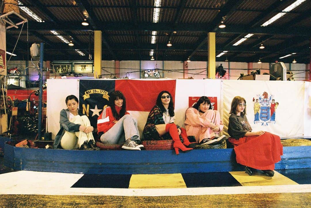 のインスタグラム：「今日は 11人で収録、撮影の嵐〜！ E.G.11がたくさんの方に 届きますように！頑張ります✨💕 photoby @aya_dream04 さん いつもみんなのいい笑顔を撮ってくださる💕  晴美」