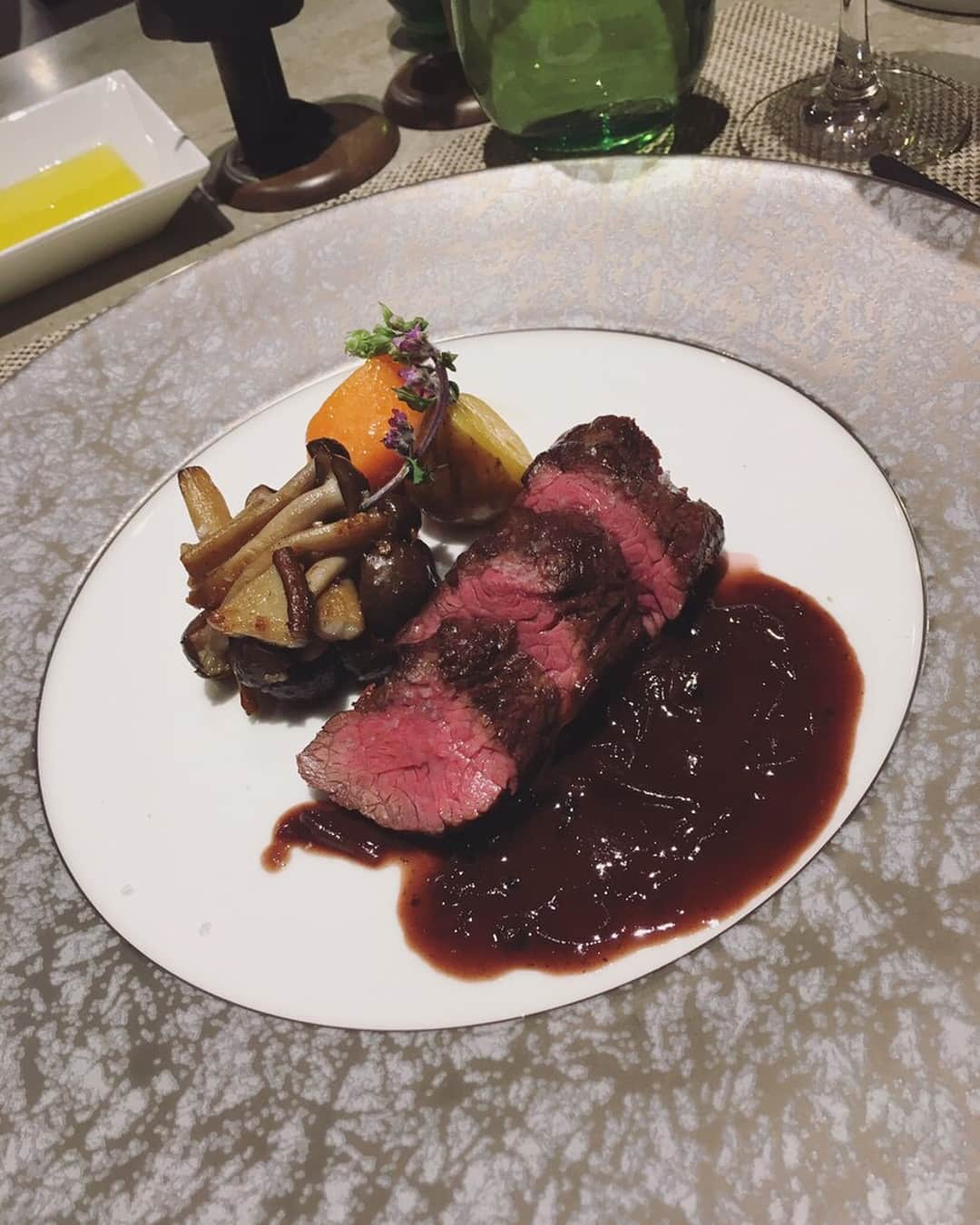 ホットペッパーグルメ公式アカウントさんのインスタグラム写真 - (ホットペッパーグルメ公式アカウントInstagram)「オシャレなフレンチの写真を投稿してくれたのは、モデルとして活動されているnao yoshida（@nao70818）さん。 よく見ると写真奥のほうにカワイイ小人さんの小物が♡店員さんのサービス精神が現れるステキな1枚ですね♫ photo by @nao70818 #ホットペッパーグルメ」5月18日 15時23分 - hotpepper_gourmet