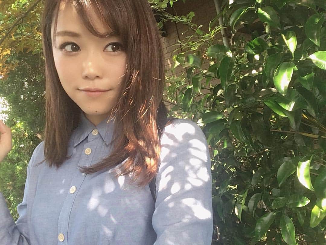 のインスタグラム：「. . 木陰🌲 っていいよね . 明日は御殿場⚽️ 自然ある場所すきー♡ でも紫外線きらいー . . #🌲 #🌲🌲 #🌲🌲🌲」