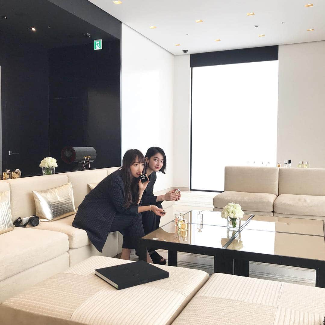 神田咲凛さんのインスタグラム写真 - (神田咲凛Instagram)「. CHANEL Loungeの空間も フレグランスの香りも最高すぎました…！ ちなみに私がいつもつけているのは CHANELのGABRIELLEです🌹」5月18日 16時45分 - t12345vxq