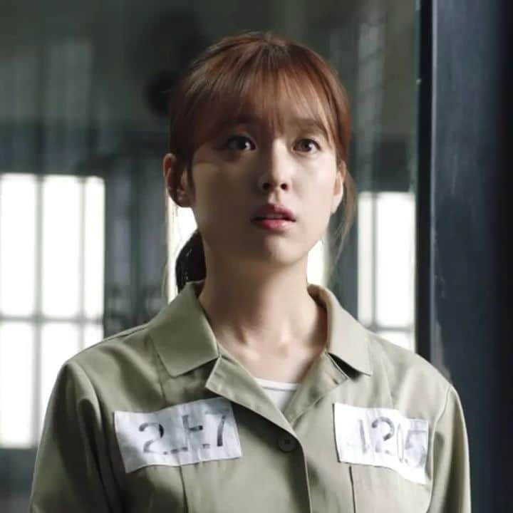 ハン・ヒョジュのインスタグラム：「expression when your crush is not coming (´～`) @hanhyojoo222 ❤️ #hanhyojoo 😟」