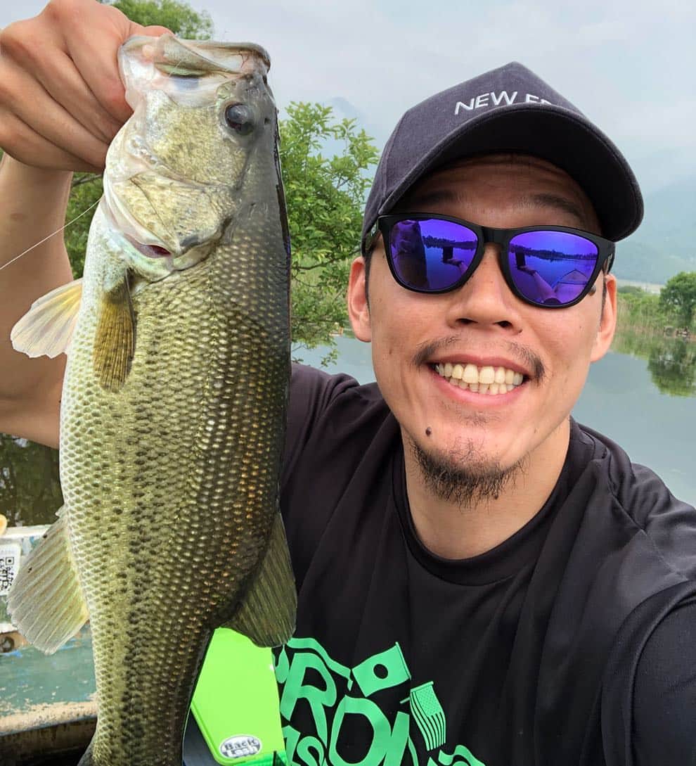 岡田慎吾のインスタグラム：「バス釣り最高。#ブラックバス #琵琶湖 #バス釣り仲間求む」