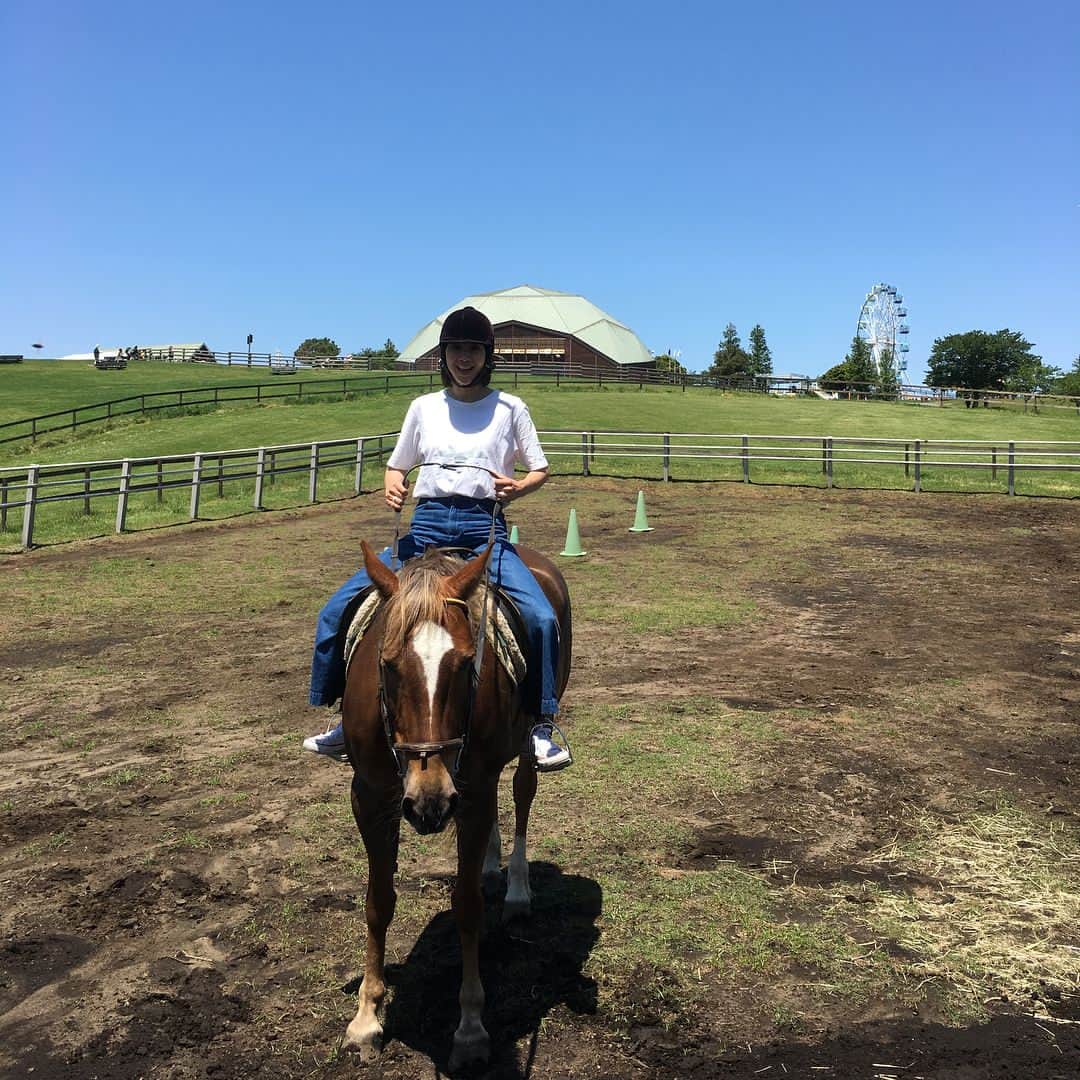 潮田玲子さんのインスタグラム写真 - (潮田玲子Instagram)「マザー牧場にて乗馬初体験！ 馬って本当に頭が良いのねー！ もっともっと心が通ったら素敵なんだろうなー😍 あーまた乗りたい😆😆😆👍🙌 #マザー牧場 #乗馬体験 #楽しかった #優しさでちゃうよねー笑 #心通わせたい #ある日の休日」5月19日 8時29分 - reikoshiota_official