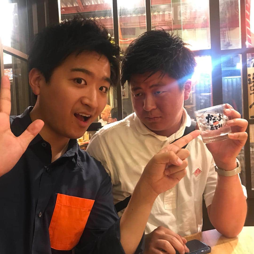 藤井弘輝(ふじいこうき) さんのインスタグラム写真 - (藤井弘輝(ふじいこうき) Instagram)「鹿児島の同期と！ #めざまし終わりで #鹿児島へ出張！ #何でもやってみます #で #ずっとお世話になってる同期 #中々行けなくとも #こうやってたまに会う事が #楽しみ #今度私がもし鹿児島旅行したら #全部案内してくれるらしい #純平頼むぞー #明日が仕事です」5月19日 0時36分 - fujii_koki_cx