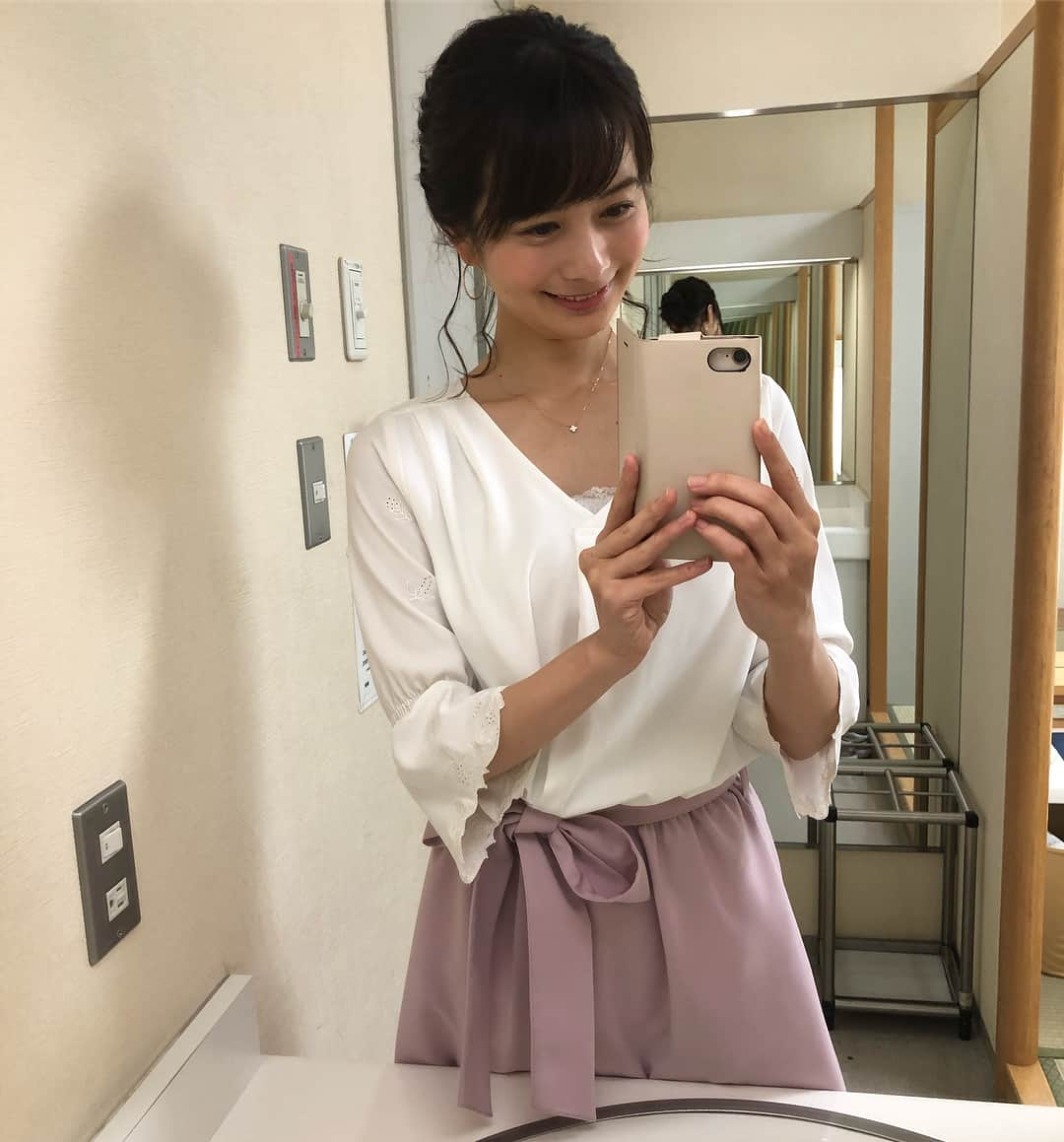 高見侑里さんのインスタグラム写真 - (高見侑里Instagram)「◡̈♥︎ 今朝の#めざましどようび 、ご覧いただいた皆様ありがとうございます✧ 瑛太さん、趣味を伺ったら弟さんとのランニング以外にもカメラ、サッカー、バスケ、登山など、非常にアクティブな方でした☺︎ ワンピース…#FabulousAngela アクセサリー…#vendomeaoyama」5月19日 8時52分 - yuri_takami_official