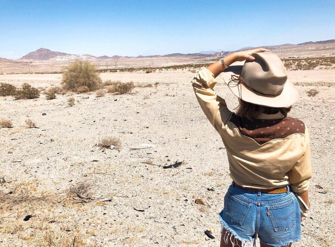 峯村優衣さんのインスタグラム写真 - (峯村優衣Instagram)「#coordinate #Westernshirt #vintagelevis  #LasVegas #nevada #峯村優衣 🏜🇺🇸☀️」5月19日 12時47分 - minemura_yui