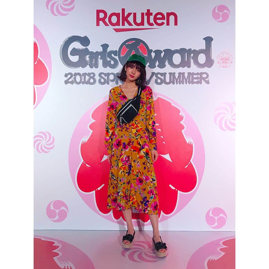 岡田紗佳さんのインスタグラム写真 - (岡田紗佳Instagram)「#girlsaward  終わりましたー！今日は#stradivarius のステージでした！ おかぴボード見つけたよー！ありがとう💕」5月19日 15時18分 - sayaka_okada
