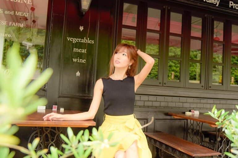 のインスタグラム：「昨日ソファーで寝落ちして3時に起きて11時まで寝た。幸せな休日。 たまにはグータラな日があってもいいよね☺️ ゴルフの予定が来月までで5つあるぞ💓嬉しーい♪ . . . . . #japanesegirl #asiangirl #portrait #ポートレート #写真すきな人と繋がりたい #tokyo #japan #アプワイザーリッシェ #apweiserriche」