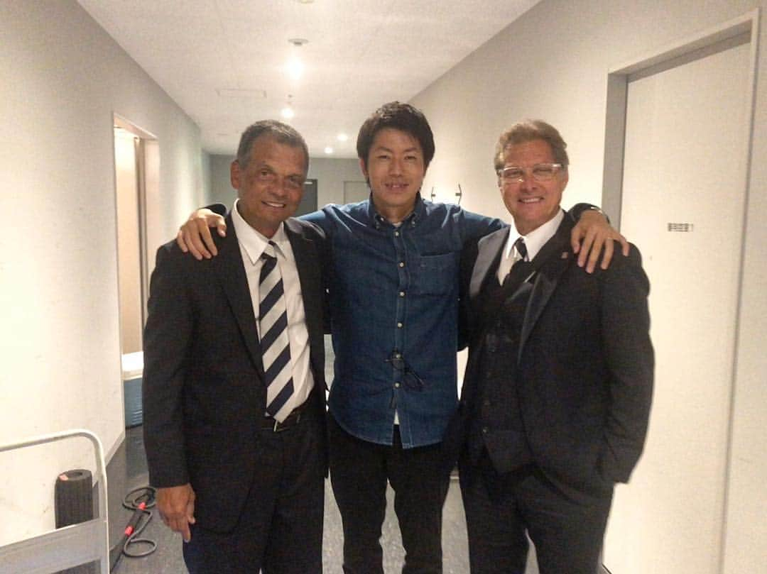 新井場徹さんのインスタグラム写真 - (新井場徹Instagram)「お父さん。 相変わらず元気でした。 #オズワルドオリヴェイラ#監督 #ルイスアルベルトシルバ#コーチ #鹿島アントラーズ#三連覇#07#08#09#family #FWの選手も頑張ってたな〜 #Boasorte」5月19日 20時27分 - araiba007