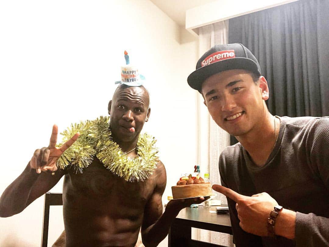 ファンティーニ燦のインスタグラム：「Auguri di Buon compleanno Fra 🎉🎊❤️ sei davvero un grande 🤙お誕生日おめでとう🎁🎈 #happybirthday#28#un#vecchio#ma#sempre#numero#uno#🎉🎊🎈❤️」