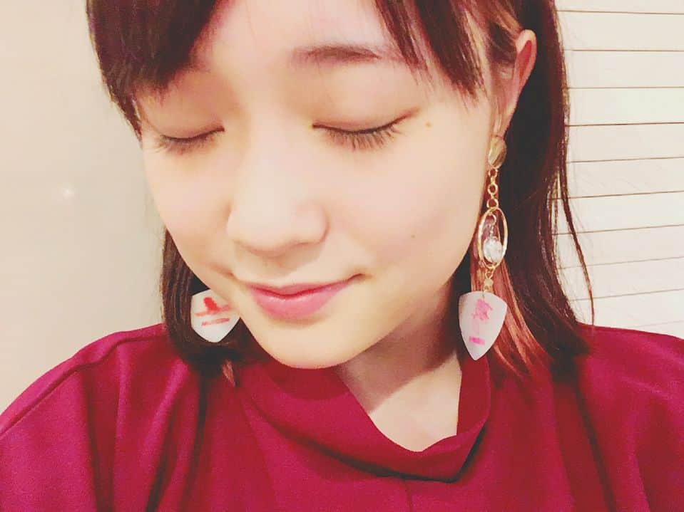大原櫻子さんのインスタグラム写真 - (大原櫻子Instagram)「とある仕事が終わって、 お疲れ様記念で、姉がプレゼントしてくれました✨ 私のピック入ってる、、感動（ ; ; ）  #tomaimusic」5月19日 22時34分 - sakurako_ohara