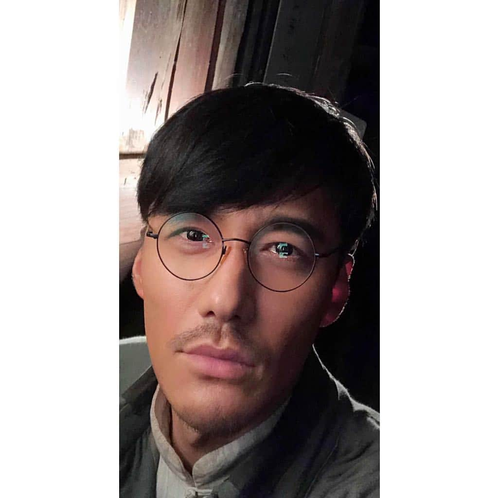 フー・ビンさんのインスタグラム写真 - (フー・ビンInstagram)「These specs really helped me embody the genuine realism of the 1920s.  #hubing #후빙#胡兵 #フービン#胡兵时尚观点 #胡兵全球Go #global # fashiontrip #fashion #fashionicon #fashionable #fashionmodel #fashionindustry #gentlemen #chinesegentlemen #actor #chineseactor #chinesemodel #asiaactor #men #mensstyle #fashionist #style #styleman #mensfashionpost #menswear #instagood #travel」5月19日 23時17分 - hubing