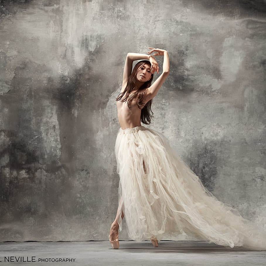 倉永美沙さんのインスタグラム写真 - (倉永美沙Instagram)「“If you were born without wings, do nothing to prevent them from growing.” — Coco Chanel  翼を持たずに生まれてきたのなら、 翼を生やすために、どんな障害も乗り越えなさい。-　ココ・シャネル　-  Photo @rachelnevillephoto #ballet #ballerina #photo #wing #life #live #ballerinalife #pointe #quotes #cocochanel #strength #joy #inspiration #バレリーナ #バレエ #シャネル」5月19日 23時18分 - misakuranaga