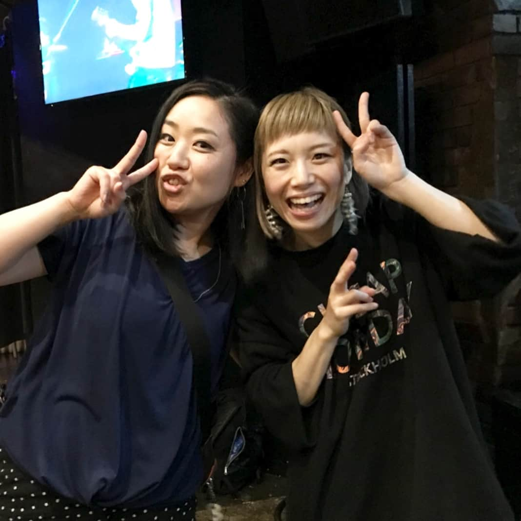 みずえさんのインスタグラム写真 - (みずえInstagram)「WhotheBitch@QUEありがとうございました！シュガスパもモーモーもビッチも全部楽しみました！マジであっという間… ビッチの新譜、いっぱい聴いて下さい〜！ツアー頑張ります！ だいちゅきなモーモーのゆこりんのツーショットと、ドラマーズ（5/2一緒のサイレンズ りんちゃんも）！」4月26日 2時24分 - mizuemusic