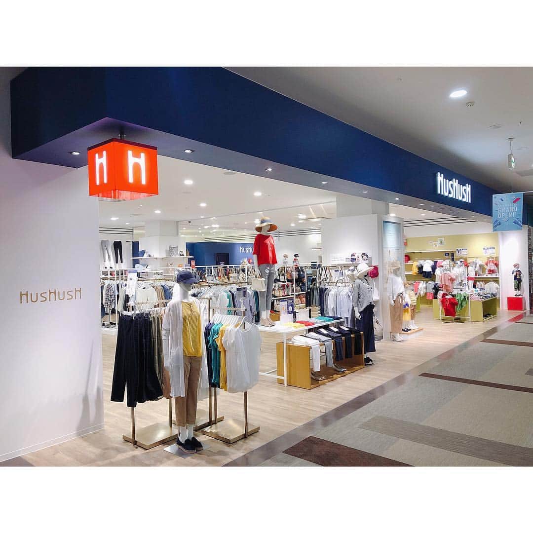 のインスタグラム：「. 【湘南モールフィルHusHusHリニューアルオープン！】 . . 本日神奈川県藤沢市にある湘南モールFILLにHusHusHがリニューアルオープンしました！ . . 本日より湘南モールフィルHusHusHでは. リニューアルオープンを記念しまして、オープニングイベントを開催しております！ . . ☆オープニングイベント☆ .  ①5,000円（税込）以上お買い上げのお客様に人気のスリムマグボトルをプレゼント（数量限定）. ②SALE品最大70%OFF ③レディース限定目玉商品 . . 藤沢市のみなさま、お待たせいたしました！！ついにHusHusHが湘南モールフィルに帰ってきました。 . 近隣にお住まいの皆さま、是非一度新しくなった湘南モールフィル店をご覧下さい！！ . 従業員一同心よりお待ち申し上げております。  #hushush#ハッシュアッシュ#OPEN #オープン #ノベルティ#スリムマグボトル#オープニングイベント#イベント #神奈川県#藤沢市#湘南 #湘南モールフィル」