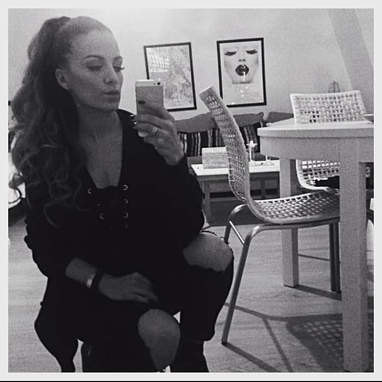 のインスタグラム：「Happy birthday bae 🎈」