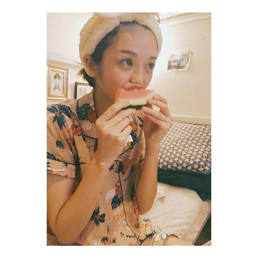 江夏詩織さんのインスタグラム写真 - (江夏詩織Instagram)「新しく買ったパジャマと早めのスイカ🍉」4月26日 16時04分 - shiori_enatsu