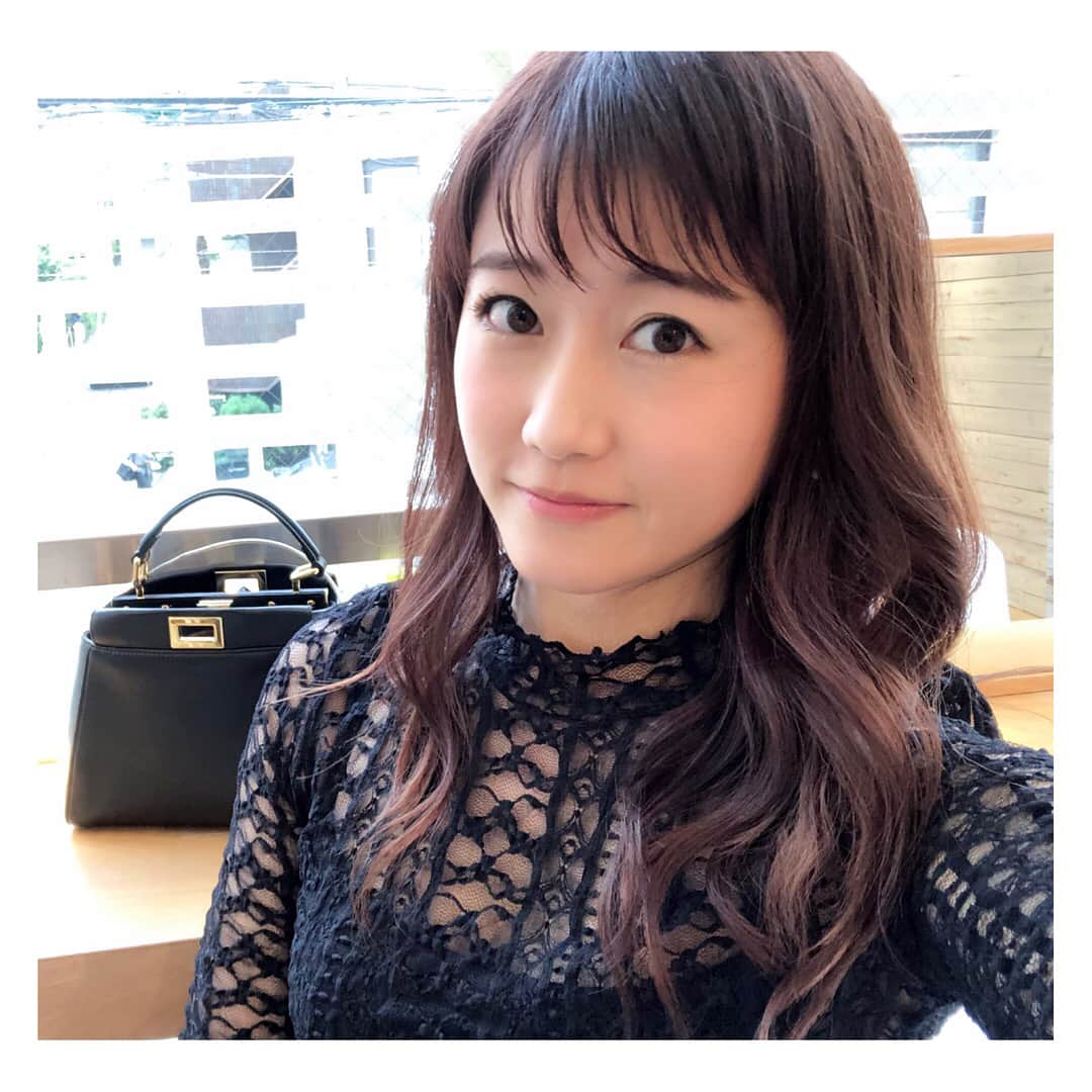 津田麻莉奈さんのインスタグラム写真 - (津田麻莉奈Instagram)「#newhair✨✂︎💇✂︎✨ #arigateomotesando @__arigate__ ⁑ 💟動画💟 スワイプして見てね👆←👆 毛先までツヤツヤ、サラサラ、 そしてふわふわの神がかかった巻き💕 透け感のあるラベンダーピンクのカラーもお気に入りです😍 ⁑ #haircut✂️ #hairstyling 👉 @junyakai_official  #haircolor 👉 @makino_shuhei  いつも素敵な時間をありがとうございます😊 ⁑  #hairstyles #hairmake #hairstagram #シースルーバング #ヘアメイク #ヘアスタイル #イメチェン #ヘアセット #omotesando #表参道 #talent #美容 #美容室 #髪 #hairstagram #волосы #Знаменитости #ความสามารถพิเศษ #คนดัง #ผู้หญิงญี่ปุ่น #헤어스타일 #탤런트 #연예인  #japanesegirl #まりなる #津田麻莉奈」4月26日 16時55分 - tsudamarinal