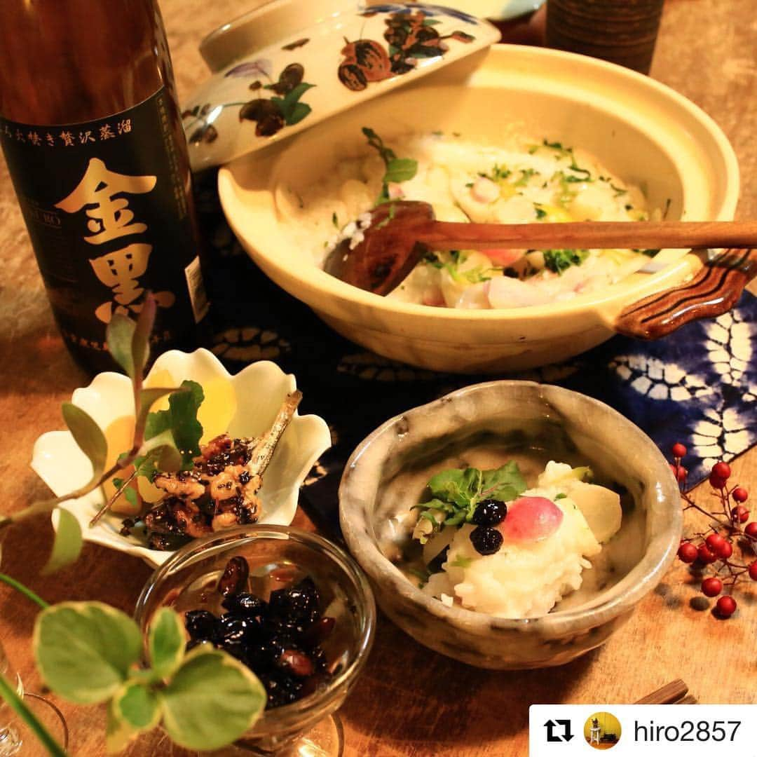 本格芋焼酎 金黒さんのインスタグラム写真 - (本格芋焼酎 金黒Instagram)「「#金黒 #飲んでるよ」写真投稿キャンペーンにたくさんのご応募ありがとうございました！ 本日は、@hiro2857さんのお写真をご紹介させていただきます！和食にぴったりですね♪ Photo by @hiro2857 #金黒 #飲んでるよ #焼酎 #芋焼酎 #焼酎ロック #焼酎水割り #焼酎お湯割り #後味スッキリ #家飲み #晩酌」4月26日 17時02分 - shochu_kinkuro