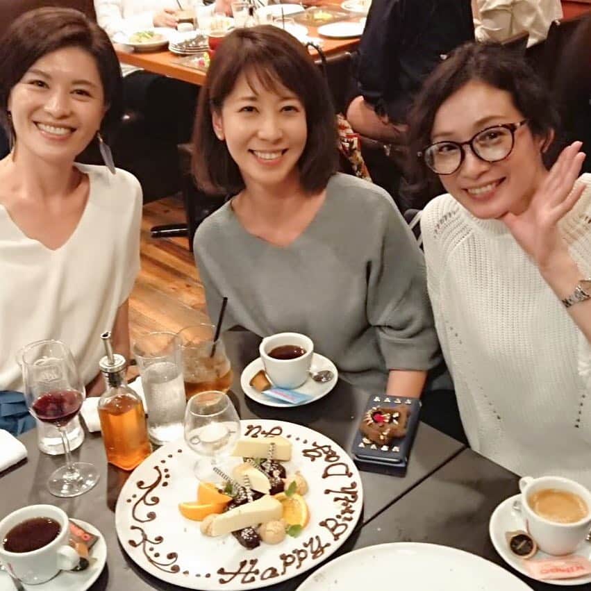竹中友紀子のインスタグラム：「大好きなこの方たちと〜 定例会❤️ 同年代ならではの悩みを相談できる貴重な存在。 こうして定期的に集まれることに感謝感謝！  #女子会 #アラフォー女子会 #婦人会 #ガールズトーク #birthday #竹中友紀子」