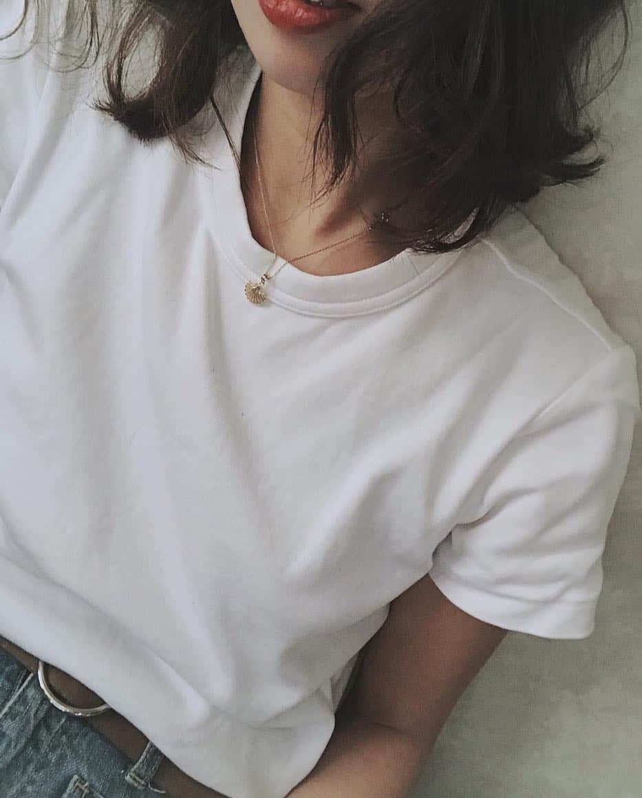 ハワイアンジュエリーのWailea（ワイレア）さんのインスタグラム写真 - (ハワイアンジュエリーのWailea（ワイレア）Instagram)「@lilyatsu様のお写真をリポストさせていただきました。アイランドアクセサリーは、シンプルな白いTシャツとの相性が抜群ですね🐚✨素敵なコーディネートのシェア、ありがとうございます☺️ ・・・ • • • ✂︎✂︎✂︎✂︎ • • •  #haircut #haircolor #カラー #ハイライトカラー #グラデーション #ミディアムヘア #ヘアカラー #wailea #hawaiian #hawaiianjewelry #湘南 #olympus  #tg870 #カメラ #カメラ女子 #ファインダー越しの私の世界 #カメラ好きな人と繋がりたい」4月26日 21時00分 - wailea.hawaii